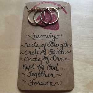 ‎Family necklace
